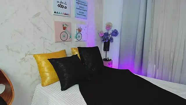 sophie-carter online show from September 30, 2025, 8:03 pm