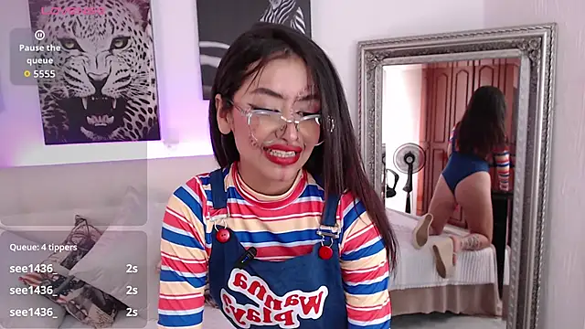 sophie-carter online show from October 31, 2025, 8:10 pm