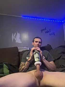 Stillhard8925 online show from October 24, 2025, 6:37 pm