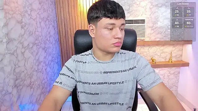 AndrewPeach  online show from September 8, 2025, 7:57 pm