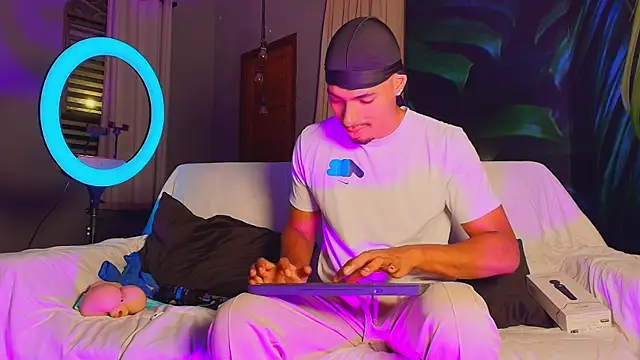 Snapshot of LiamByrne chatting on December 18, 2025, 4:07 am LiamByrne online show from December 18, 2025, 4:07 am