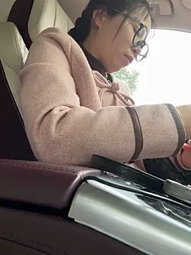 aa520uv online show from November 6, 2025, 4:57 am