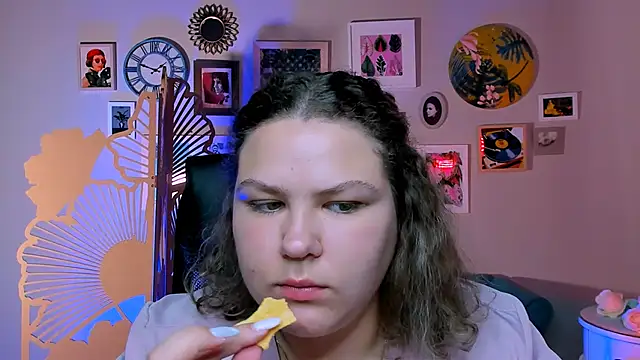 FlorenceAnderson online show from September 23, 2025, 9:12 am