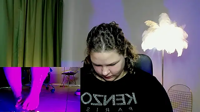 FlorenceAnderson online show from October 14, 2025, 9:32 am