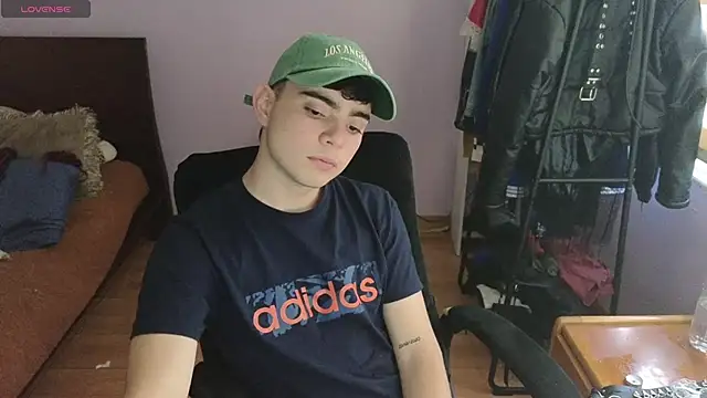 lukeboyce33 online show from May 19, 2026, 10:05 pm