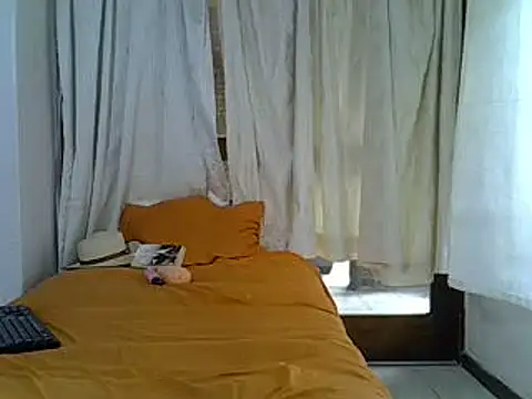 Snapshot of DevineChic chatting on March 17, 2025, 1:29 pm DevineChic online show from March 17, 2025, 1:29 pm
