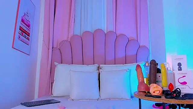 NicoleMadrird online show from March 5, 2026, 11:39 am