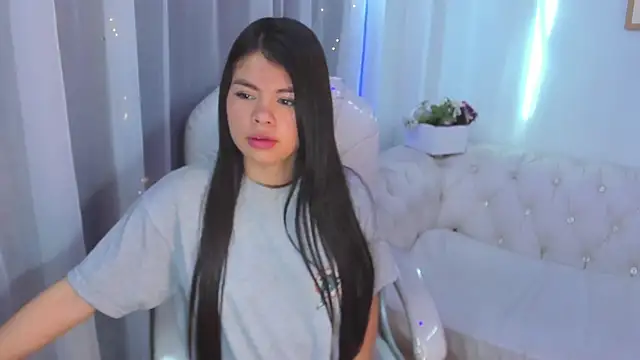 Pretty Johnson  online show from October 19, 2025, 1:12 pm