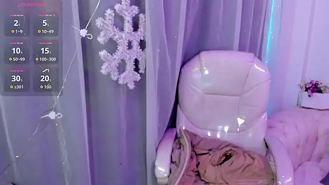 Pretty Johnson  online show from December 15, 2025, 11:36 am