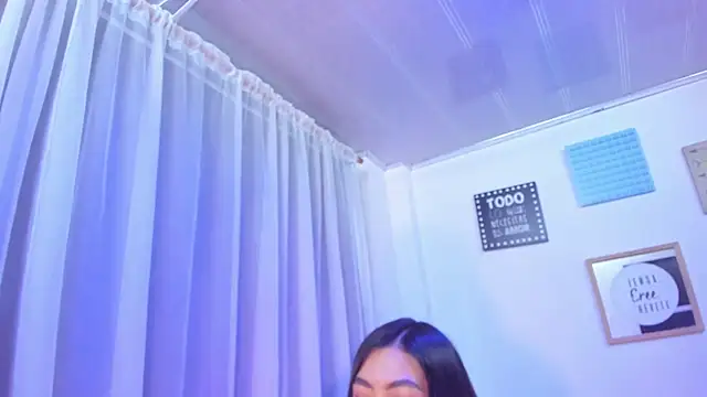 Pretty Johnson  online show from February 14, 2026, 12:02 pm