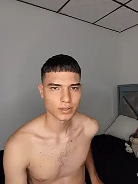 Snapshot of Saul_yei chatting on November 3, 2025, 11:48 pm Saul yei online show from November 3, 2025, 11:48 pm