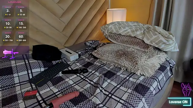 alice kingsley  online show from November 20, 2025, 9:25 pm