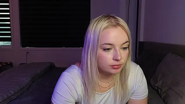 Snapshot of margot_robbie7 chatting on October 8, 2025, 10:40 pm margot robbie7 online show from October 8, 2025, 10:40 pm