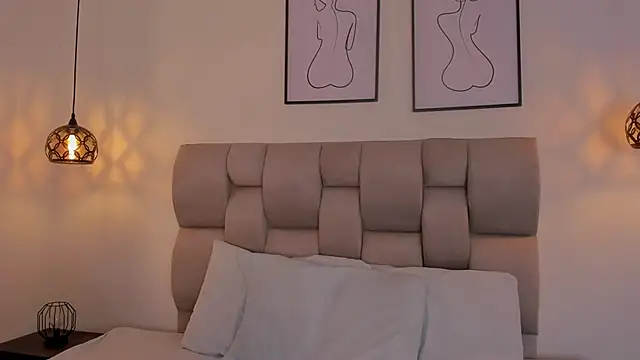 Hanna Evans   online show from September 21, 2025, 11:45 am