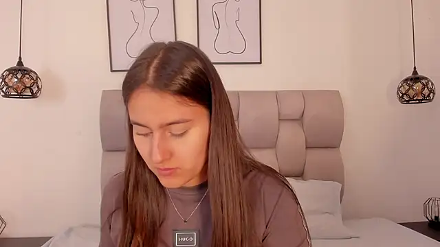 Hanna Evans   online show from October 11, 2025, 12:58 pm