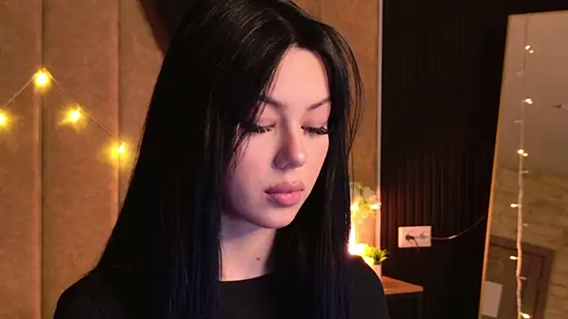 Leya Foxhall online show from November 11, 2025, 10:48 am