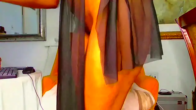 ModelZoee online show from October 2, 2025, 7:15 am