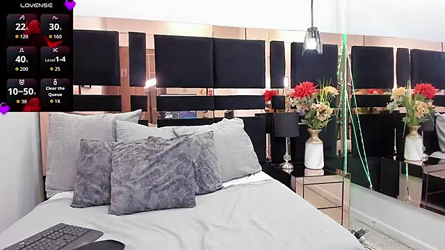 keylamillerr online show from October 20, 2025, 7:58 pm