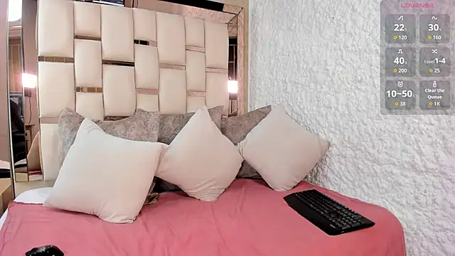 keylamillerr online show from October 28, 2025, 5:04 pm