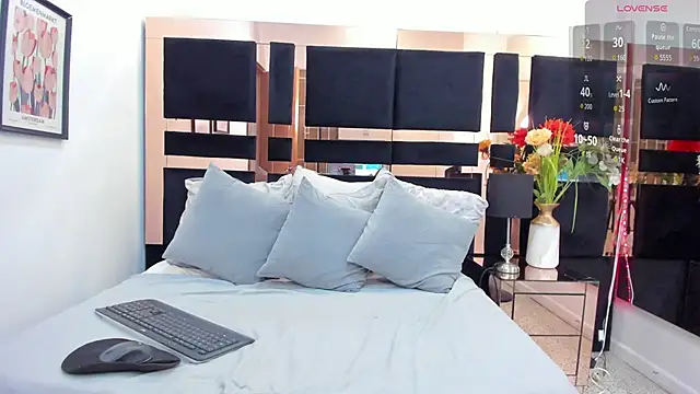 keylamillerr online show from November 1, 2025, 7:27 pm