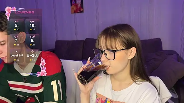 Romanhavesweetydick777 online show from November 1, 2025, 2:19 pm