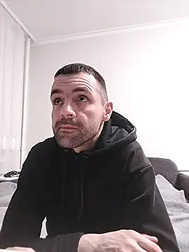 Snapshot of MaksDzubaV chatting on November 24, 2025, 7:57 pm MaksDzubaV online show from November 24, 2025, 7:57 pm