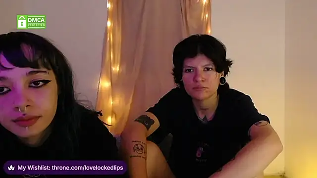 Snapshot of lovelockedlips chatting on February 26, 2026, 2:43 am lovelockedlips online show from February 26, 2026, 2:43 am