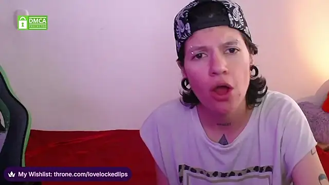 Snapshot of lovelockedlips chatting on April 10, 2026, 8:35 pm lovelockedlips online show from April 10, 2026, 8:35 pm