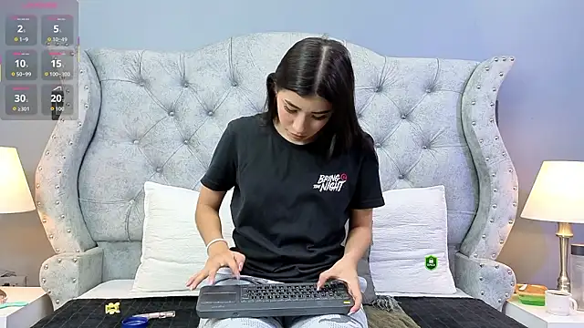 Snapshot of Lili_Opal chatting on February 10, 2026, 12:20 pm Lili Opal online show from February 10, 2026, 12:20 pm