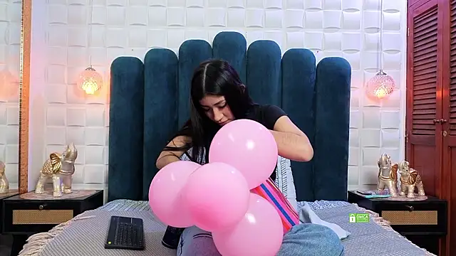 Snapshot of Lili_Opal chatting on March 30, 2026, 12:06 pm Lili Opal online show from March 30, 2026, 12:06 pm