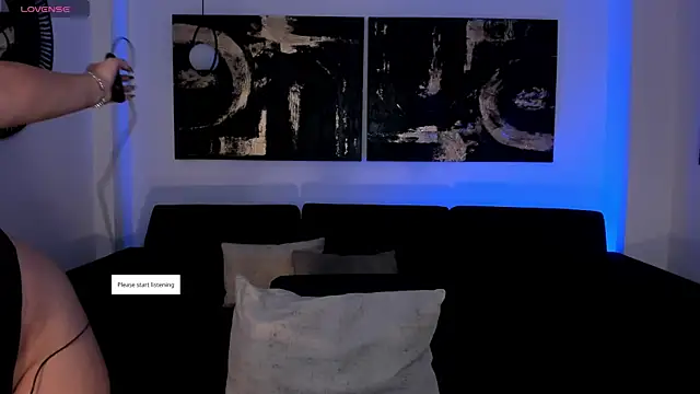 Snapshot of CandaseRussell chatting on May 8, 2026, 3:23 am CandaseRussell online show from May 8, 2026, 3:23 am