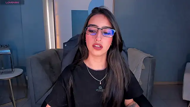 LarisaSmirnov online show from October 28, 2025, 4:27 am