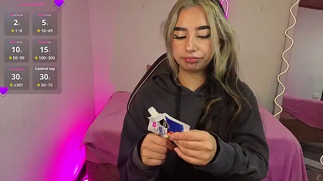 Malory tay1 online show from November 12, 2025, 7:13 pm