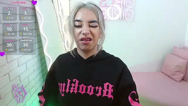 Malory tay1 online show from November 16, 2025, 11:38 am