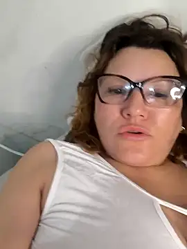 veludolunar online show from October 12, 2025, 9:52 am