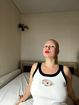 Snapshot of Nikusia chatting on October 9, 2025, 1:42 pm Nikusia online show from October 9, 2025, 1:42 pm