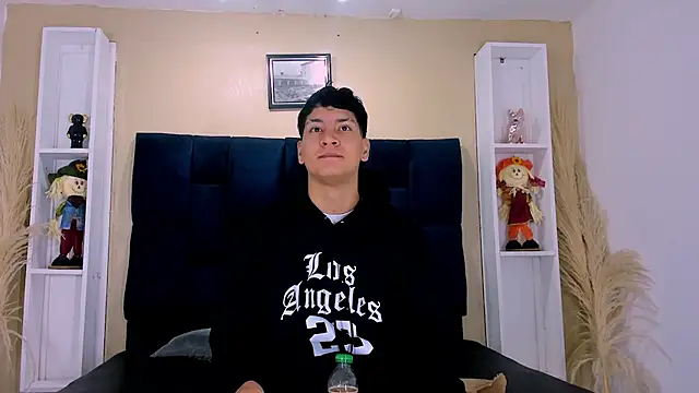 Jhojan twink online show from October 7, 2025, 12:02 pm