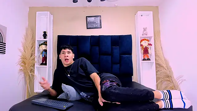 Jhojan twink online show from October 9, 2025, 12:25 pm