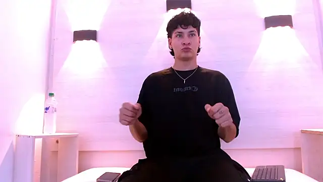 Jhojan twink online show from January 7, 2026, 4:04 am