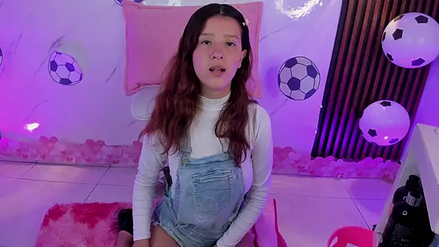 Snapshot of Sophie_joyy chatting on June 18, 2026, 10:47 pm Sophie joyy online show from June 18, 2026, 10:47 pm
