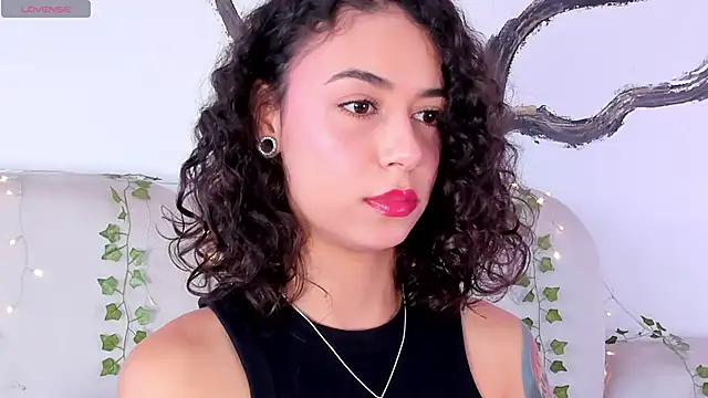 AliceStevens  online show from October 21, 2025, 1:23 pm