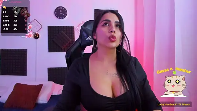 hannarusso online show from December 17, 2025, 8:59 pm