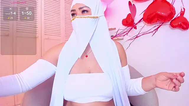 Snapshot of Layla_arabelle chatting on February 14, 2026, 8:38 pm Layla arabelle online show from February 14, 2026, 8:38 pm