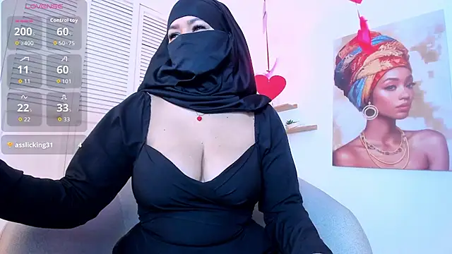 Snapshot of Layla_arabelle chatting on February 15, 2026, 7:32 pm Layla arabelle online show from February 15, 2026, 7:32 pm