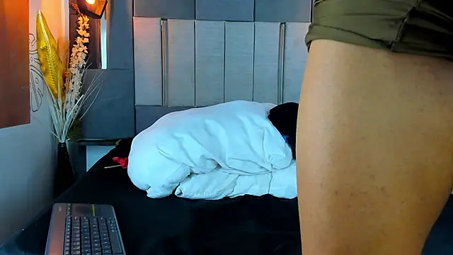 LilithAndKai online show from March 21, 2025, 7:11 am