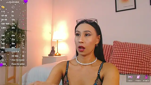 Valen ross  online show from September 12, 2025, 1:17 am