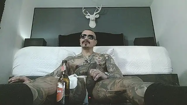 danilog515 online show from April 19, 2026, 11:29 pm