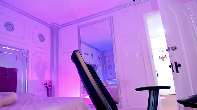 KatianPierce online show from October 3, 2025, 7:44 pm