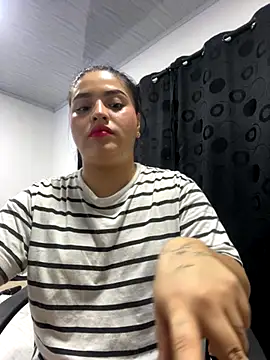 pareja curiosa19 online show from November 30, 2025, 2:26 am