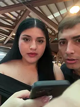 pareja curiosa19 online show from April 22, 2026, 10:55 pm